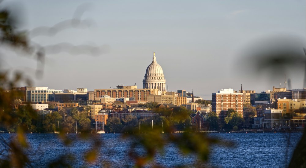 Friends of the UW-Madison Libraries┋Travel Grants for Scholars Image