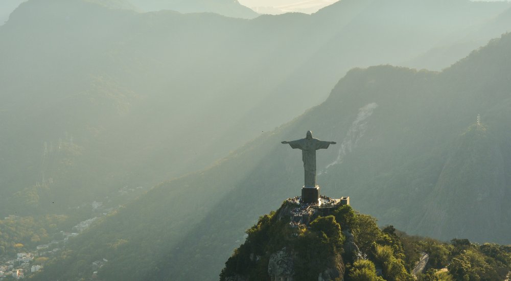 https://unsplash.com/fr/photos/statue-du-christ-redempteur-bresil-CErddu-JwKw